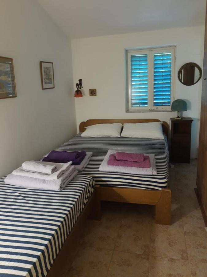 Sea-side Old Stone With A Private Garden Vila Budva