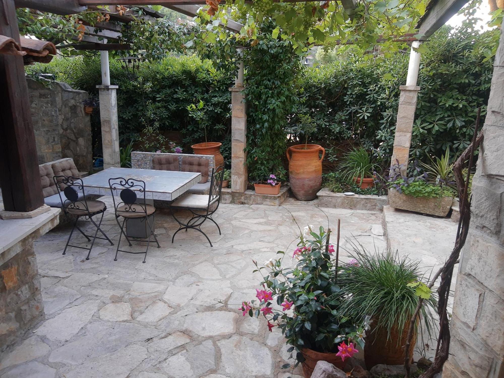Sea-side Old Stone With A Private Garden Vila *