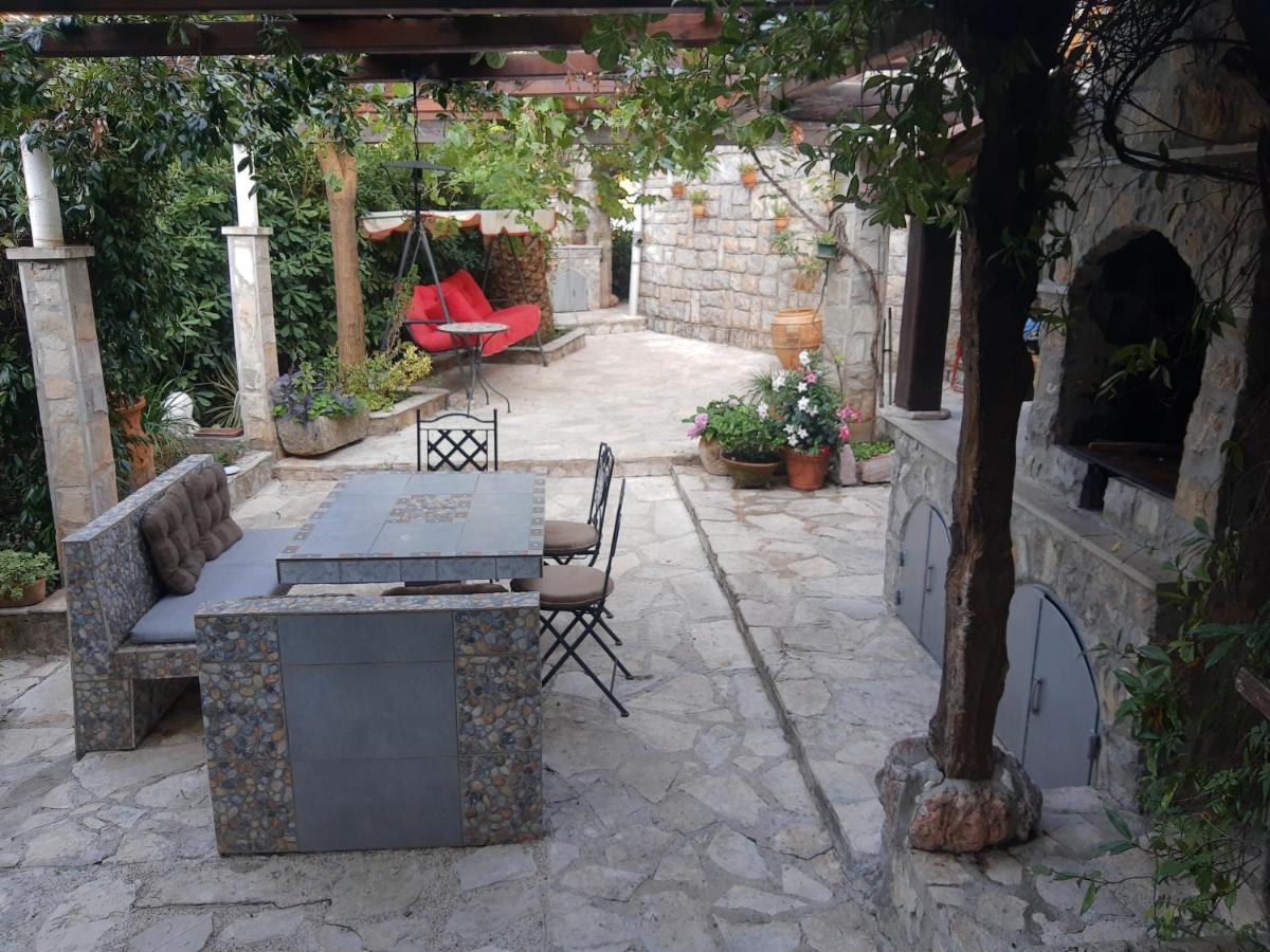 Sea-side Old Stone With A Private Garden Vila Budva