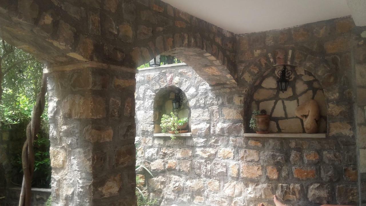 Sea-side Old Stone With A Private Garden Vila *