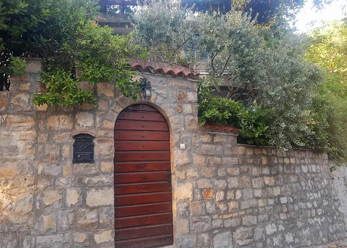 Sea-Side Old Stone Villa With A Private Garden